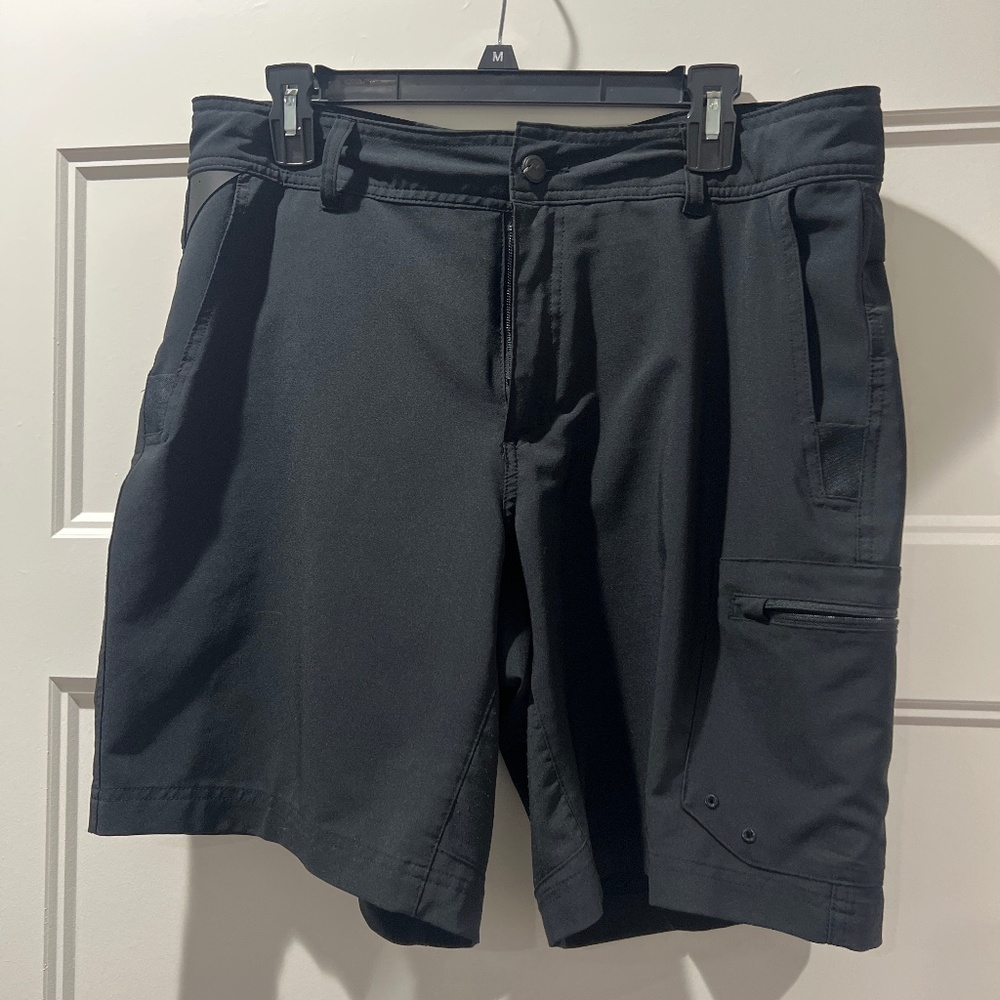 Men’s Magellan Black Fish Shorts Medium